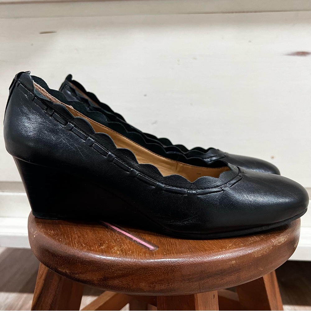 JACK ROGERS - Thea Scallop Wedge Heel
- Woman’s - Size 7.5